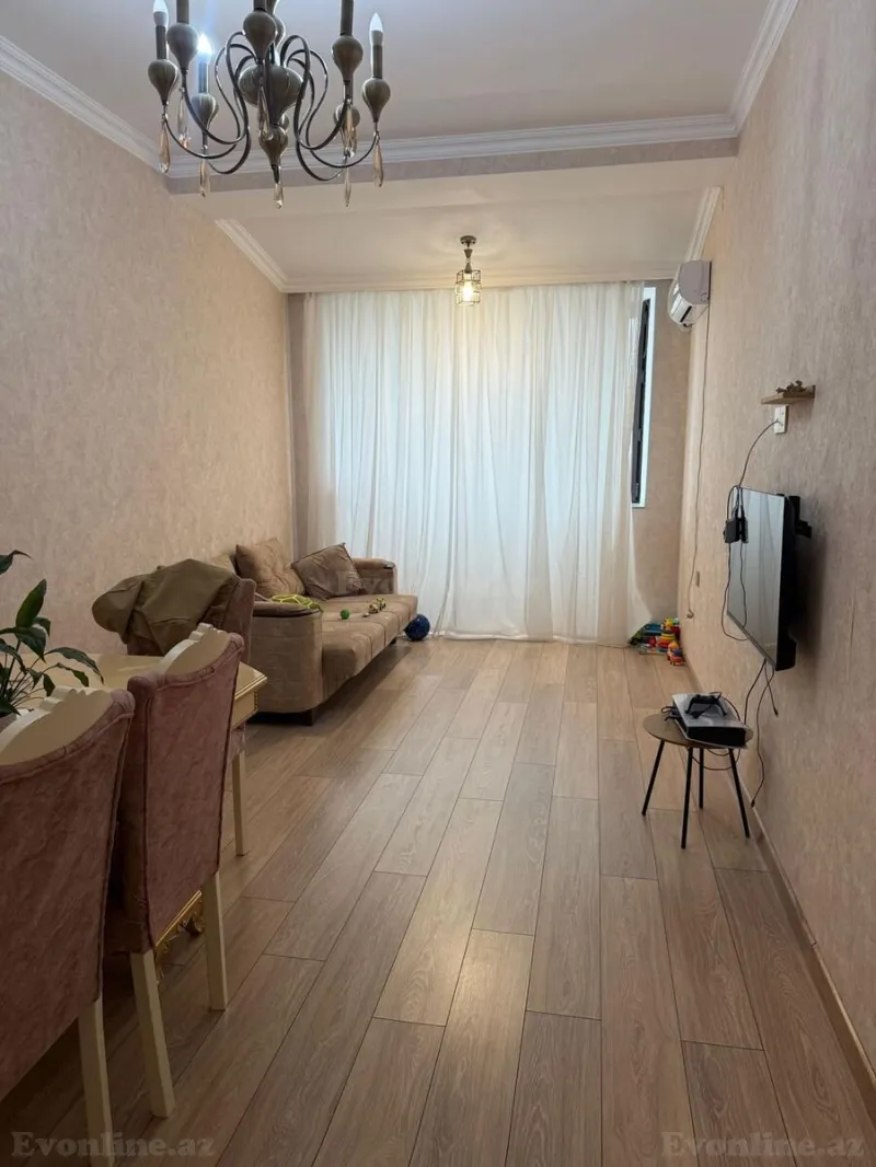 2 otaqlı Mənzil 70 m² 8-ci mikrorayon Satılır