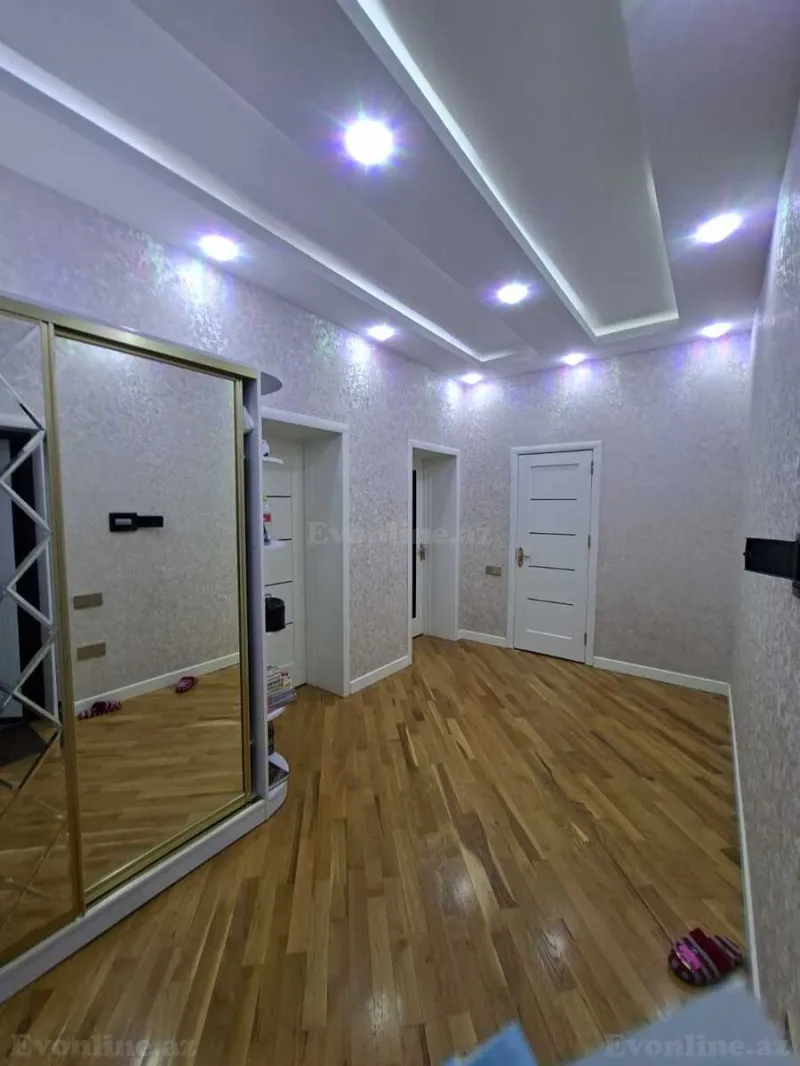 2 otaqlı Mənzil 65 m² Neftçilər m. Satılır