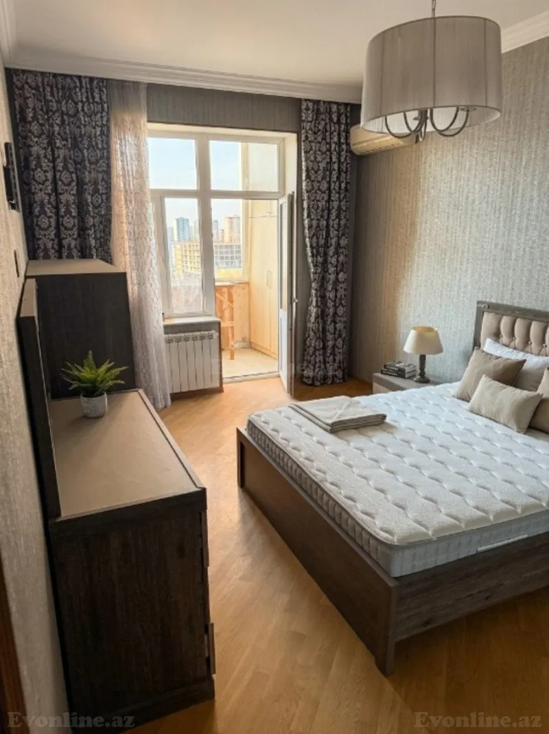 Satılır 4 otaqlı Mənzil Yeni tikili 169 m² Xalqlar Dostluğu m. - şəkil 2
