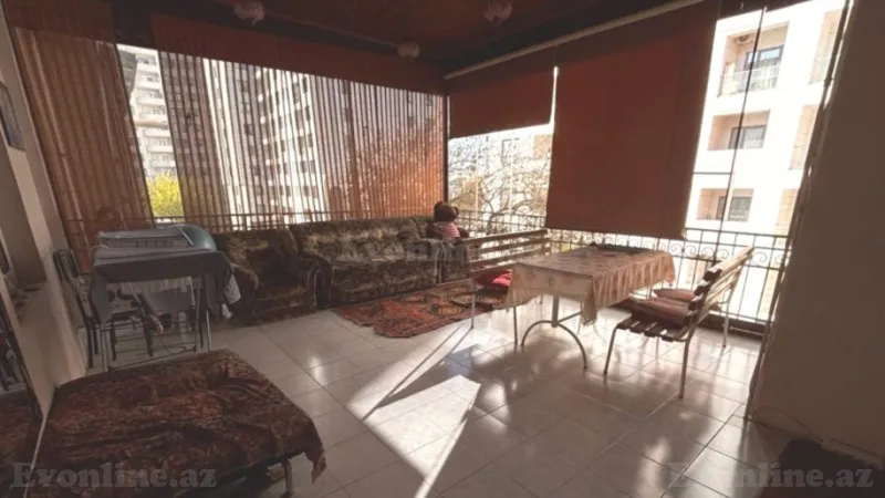 Satılır 5 otaqlı Mənzil Köhnə tikili 210 m² Səbail r. - şəkil 3
