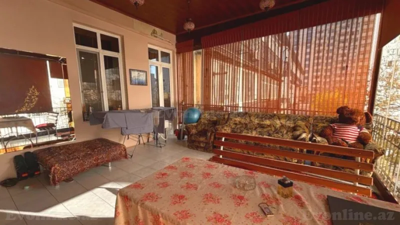 Satılır 5 otaqlı Mənzil Köhnə tikili 210 m² Səbail r. - şəkil 4