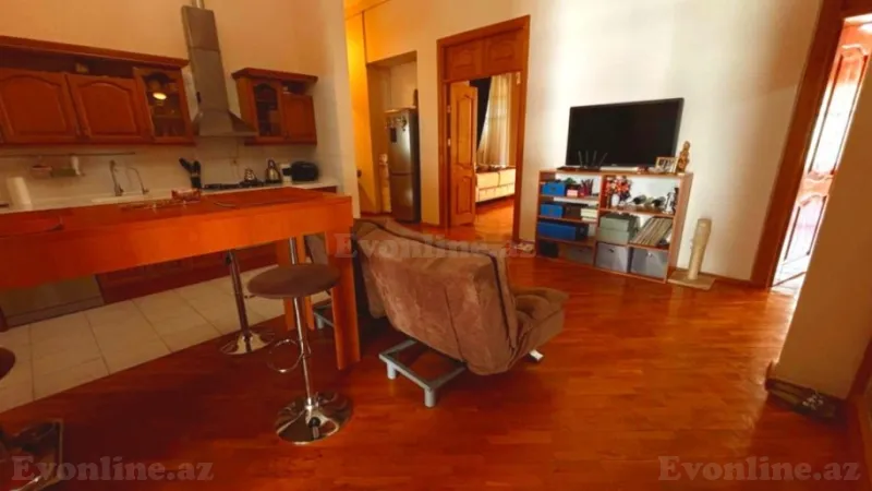 Satılır 5 otaqlı Mənzil Köhnə tikili 210 m² Səbail r. - şəkil 5