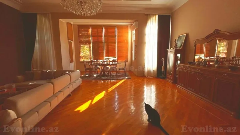 Satılır 5 otaqlı Mənzil Köhnə tikili 210 m² Səbail r. - şəkil 9