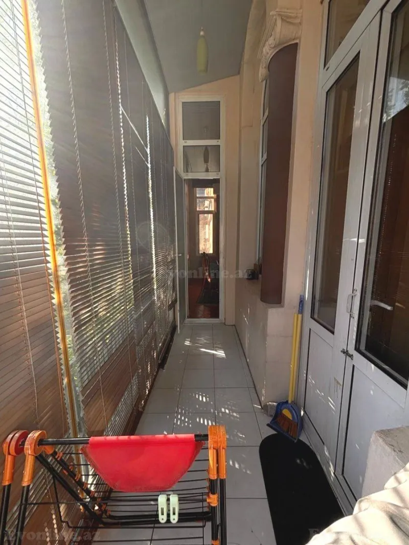 Satılır 5 otaqlı Mənzil Köhnə tikili 210 m² Səbail r. - şəkil 19