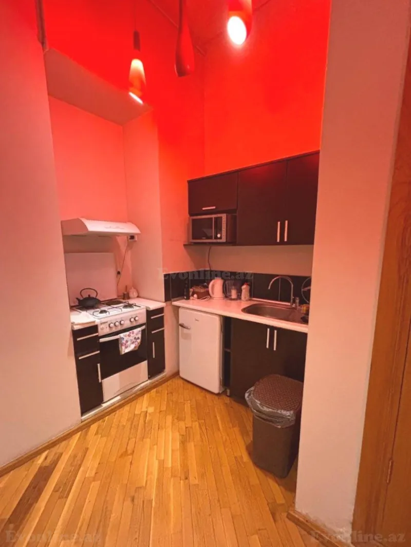 Satılır 5 otaqlı Mənzil Köhnə tikili 210 m² Səbail r. - şəkil 24