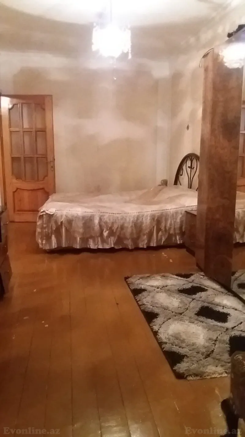 Satılır 5 otaqlı Mənzil Köhnə tikili 120 m² Xalqlar Dostluğu m. - şəkil 2