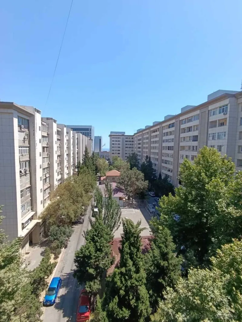 3 otaqlı Mənzil 100 m² İçərişəhər m. Kirayə verilir