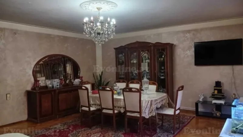 4 otaqlı Mənzil 110 m² 8-ci mikrorayon Satılır