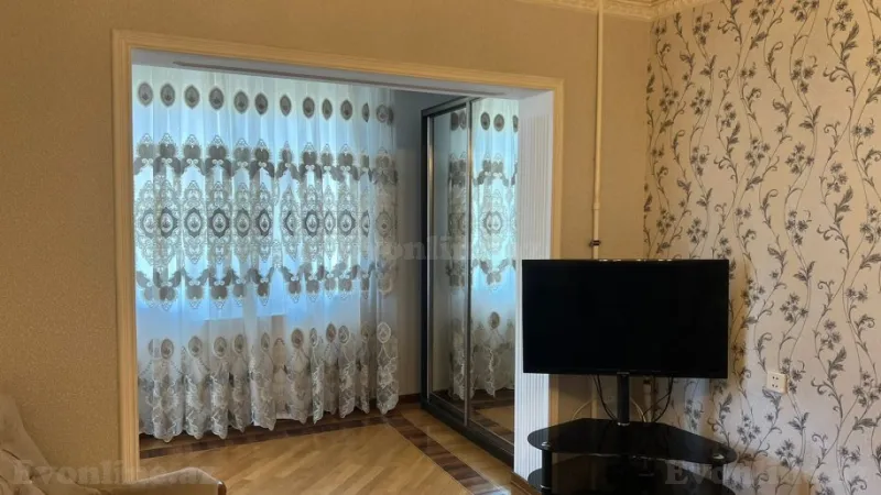 Satılır 3 otaqlı Mənzil Köhnə tikili 70 m² 7-ci mikrorayon
