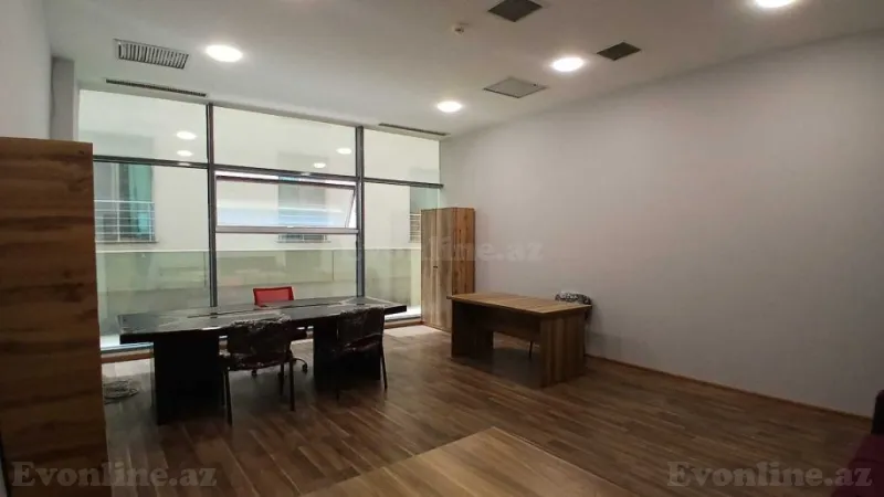 1 otaqlı Ofis 70 m² 28 May m. Kirayə verilir