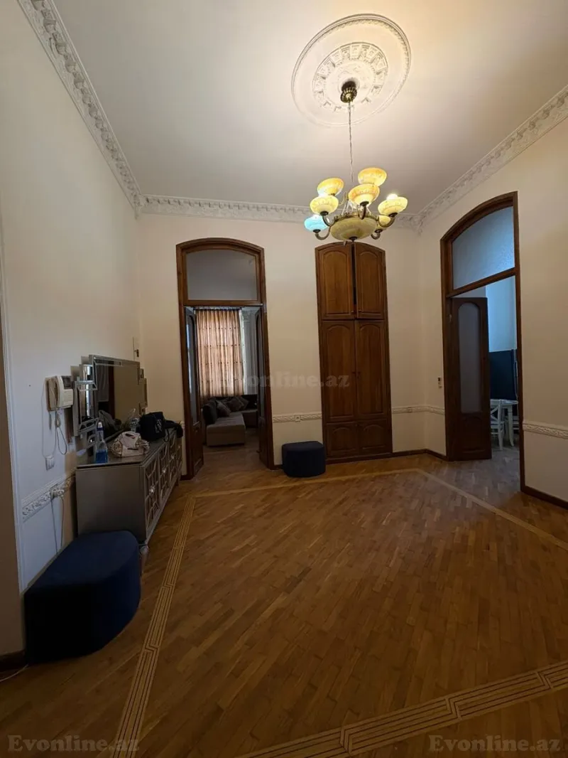 Kirayə verilir 5 otaqlı Mənzil Köhnə tikili 136 m² Sahil m. - şəkil 9