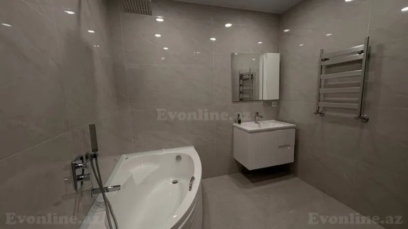 Kirayə verilir 5 otaqlı Mənzil Köhnə tikili 136 m² Sahil m. - şəkil 10
