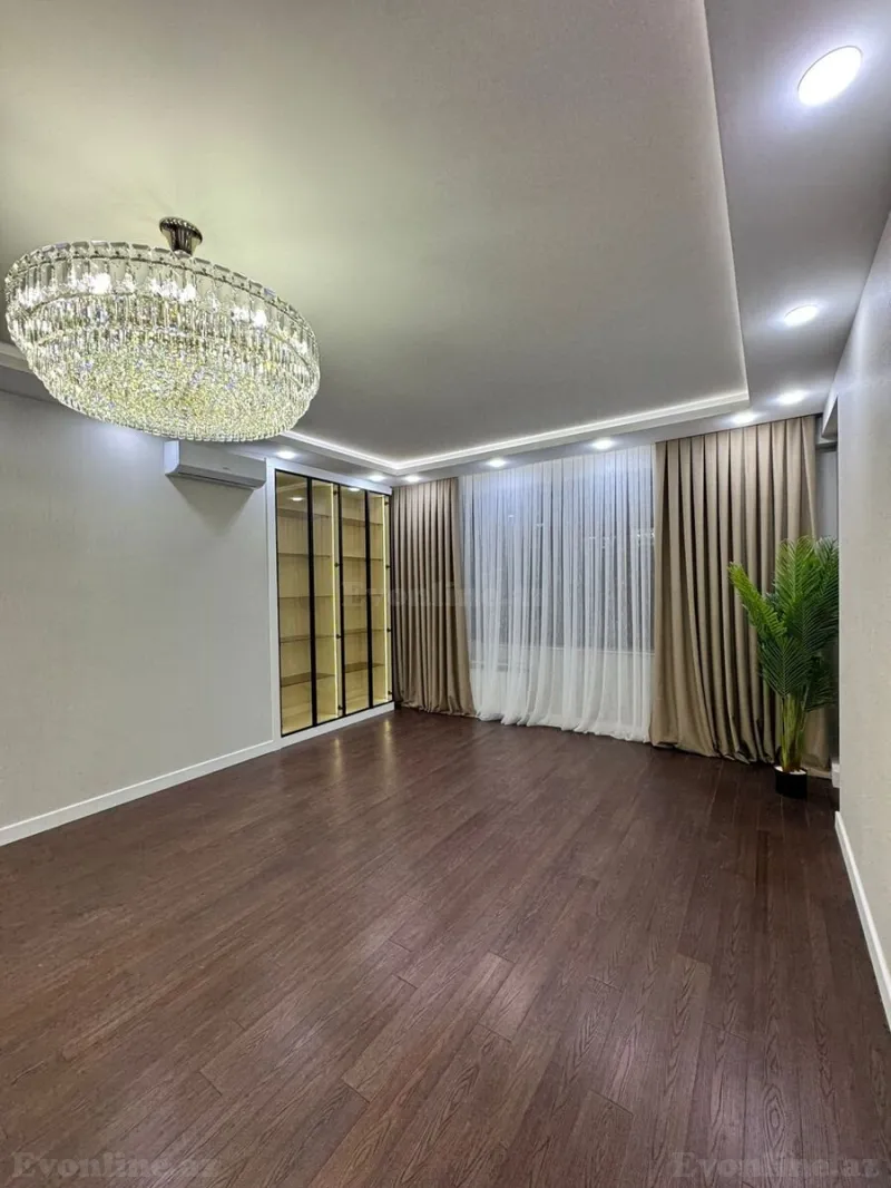 Satılır 3 otaqlı Mənzil Yeni tikili 108 m² 28 May m.