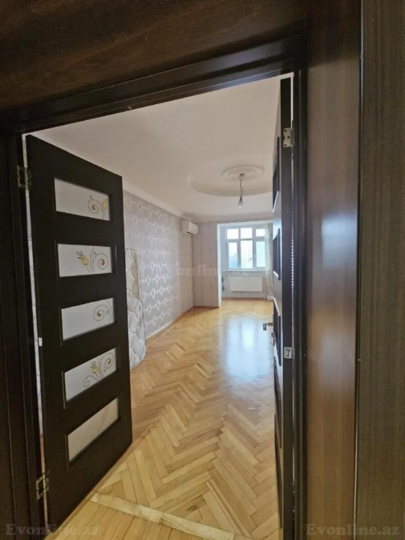 3 otaqlı Mənzil 90 m² Elmlər Akademiyası m. Satılır