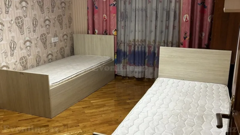 Kirayə verilir 4 otaqlı Mənzil Köhnə tikili 200 m² Nərimanov r.