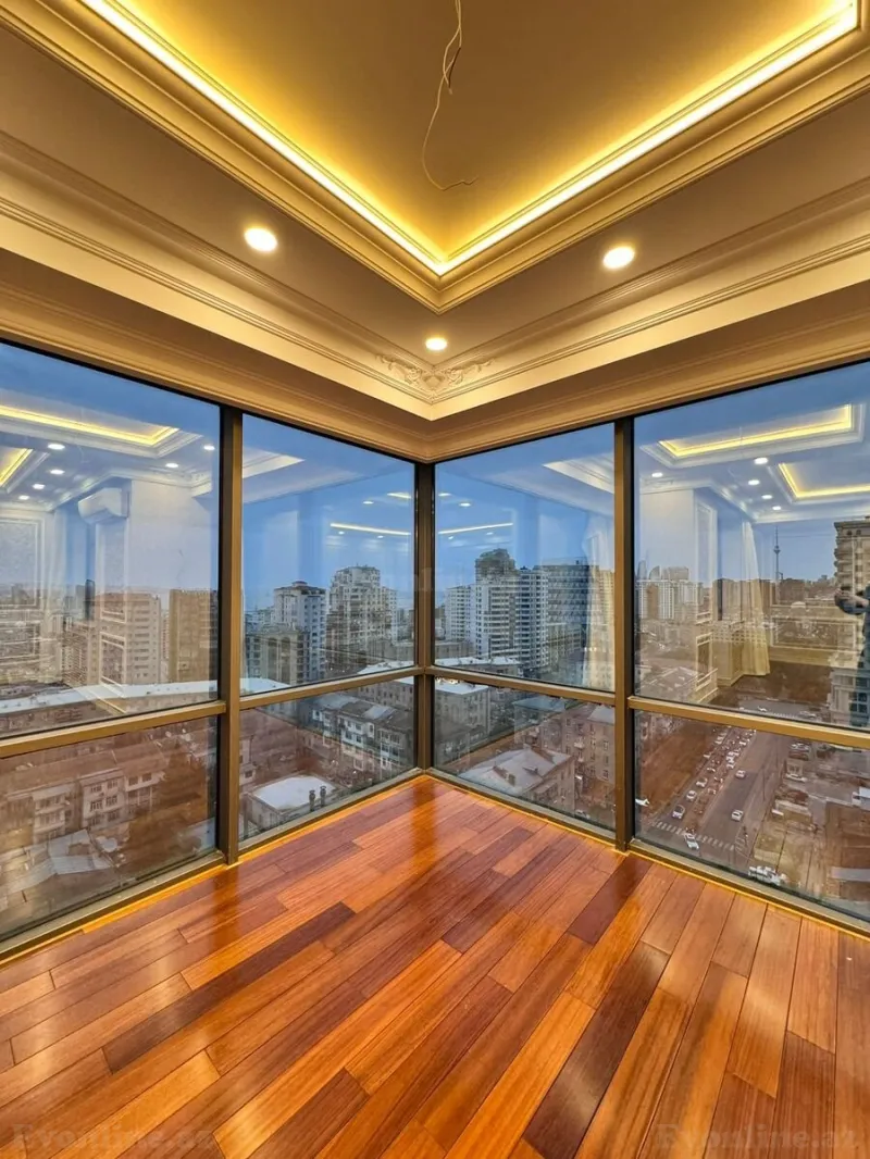 4 otaqlı Mənzil 245 m² Elmlər Akademiyası m. Satılır