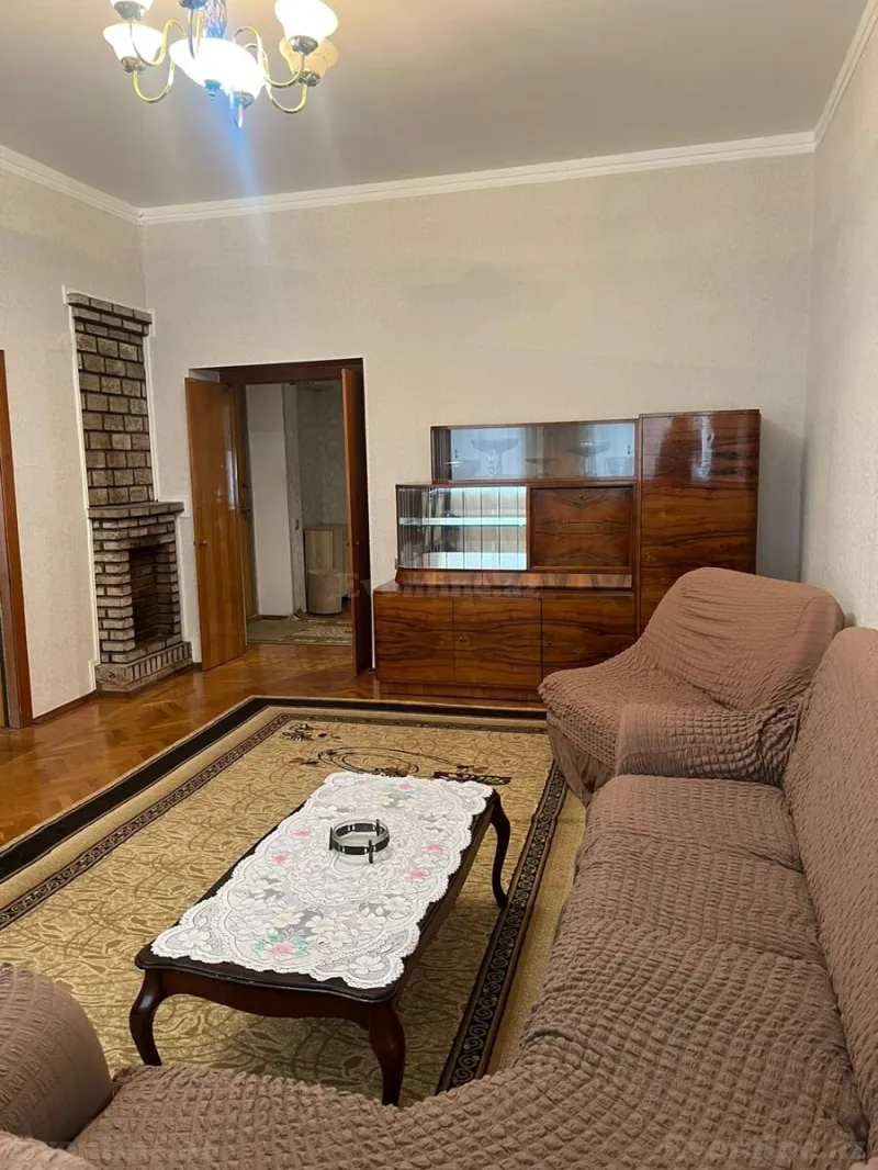 3 otaqlı Mənzil 100 m² İçərişəhər m. Kirayə verilir