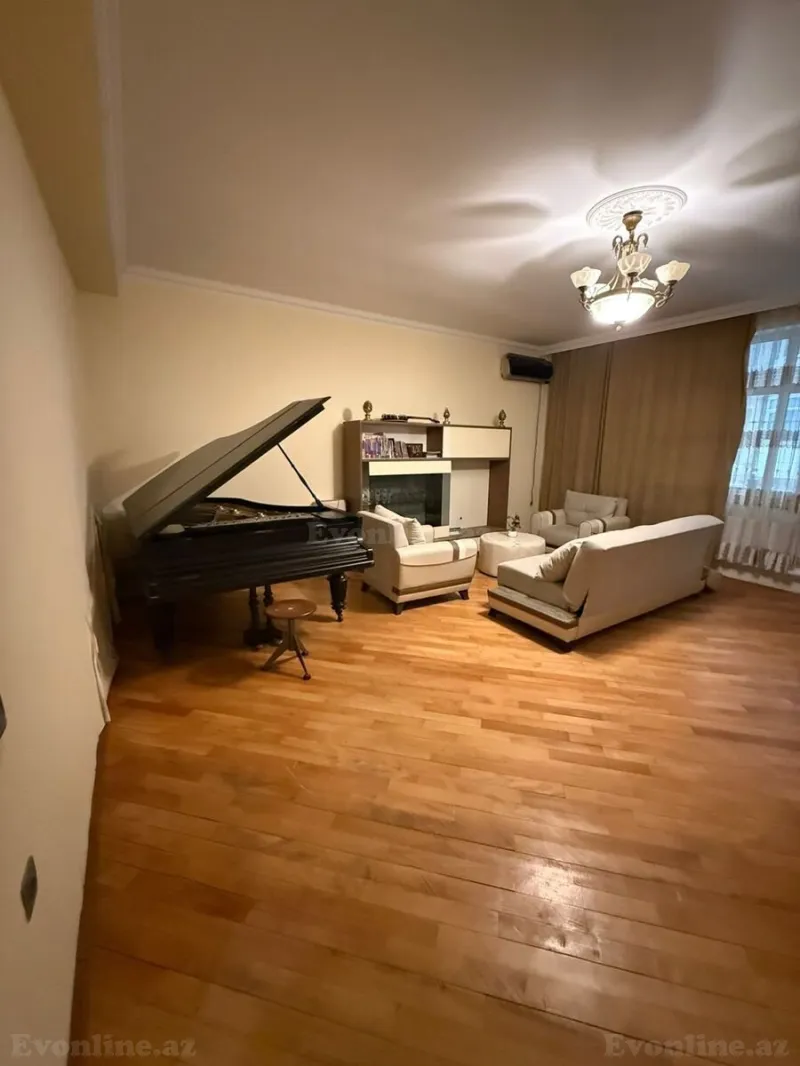 Satılır 3 otaqlı Mənzil Yeni tikili 154 m² 8 Noyabr m.