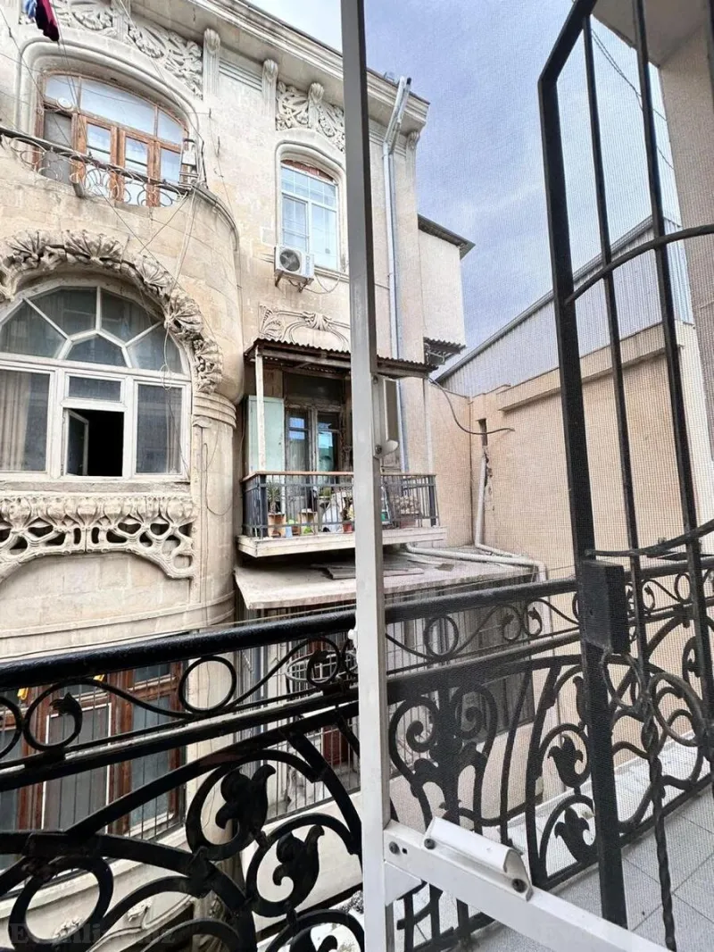 Kirayə verilir 5 otaqlı Mənzil Köhnə tikili 300 m² Sahil m. - şəkil 7