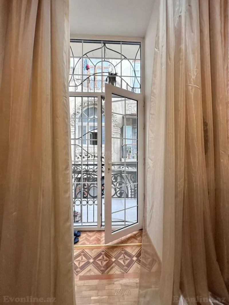 Kirayə verilir 5 otaqlı Mənzil Köhnə tikili 300 m² Sahil m. - şəkil 9