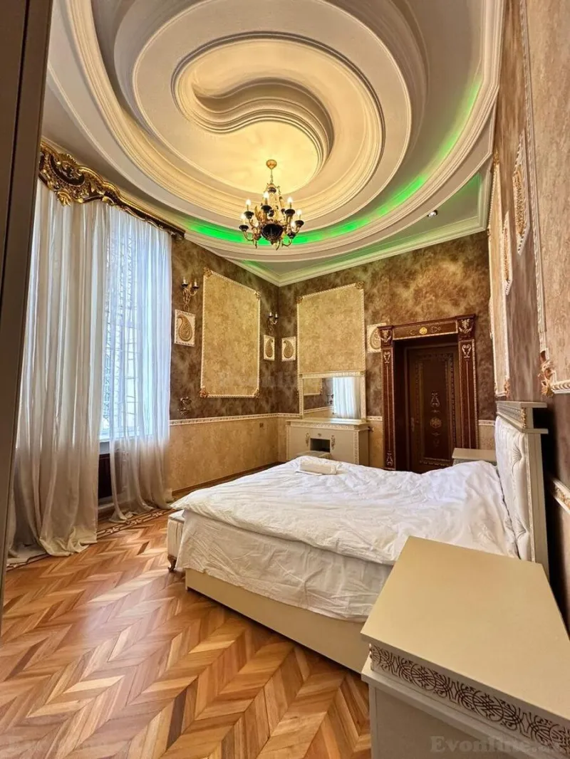 Kirayə verilir 5 otaqlı Mənzil Köhnə tikili 300 m² Sahil m. - şəkil 11