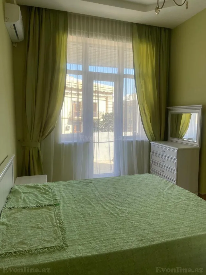 Kirayə verilir 4 otaqlı Mənzil Köhnə tikili 130 m² İçərişəhər m. - şəkil 8