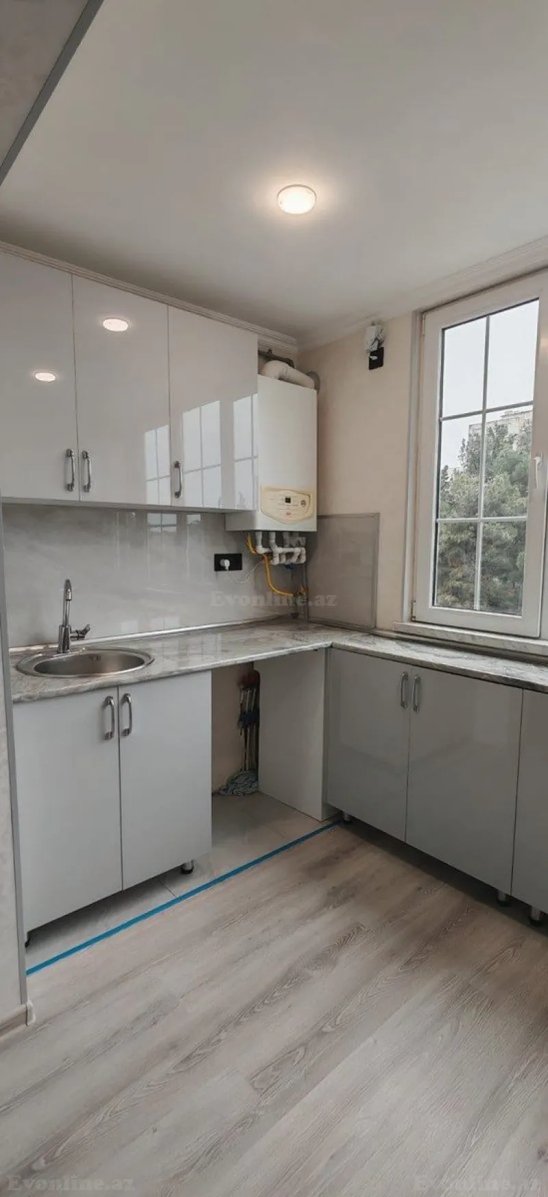 Satılır 2 otaqlı Mənzil Köhnə tikili 48 m² Xalqlar Dostluğu m. - şəkil 3