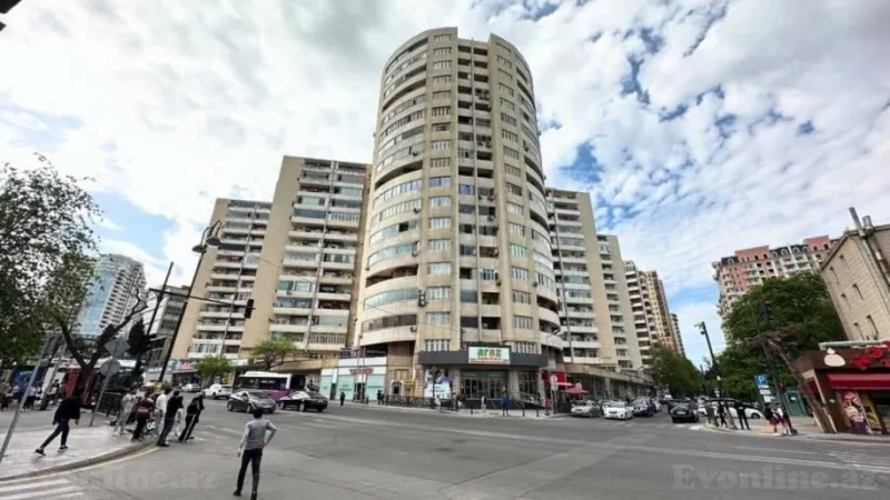 Satılır 4 otaqlı Mənzil Yeni tikili 200 m² Elmlər Akademiyası m.