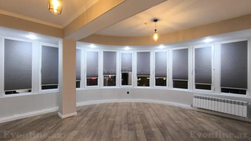12 otaqlı Ofis 300 m² 8-ci mikrorayon Kirayə verilir
