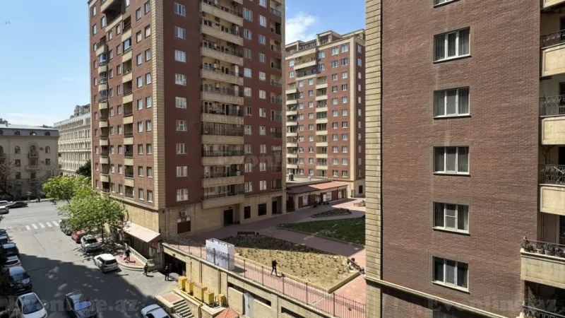 3 otaqlı Mənzil 116 m² 28 May m. Satılır