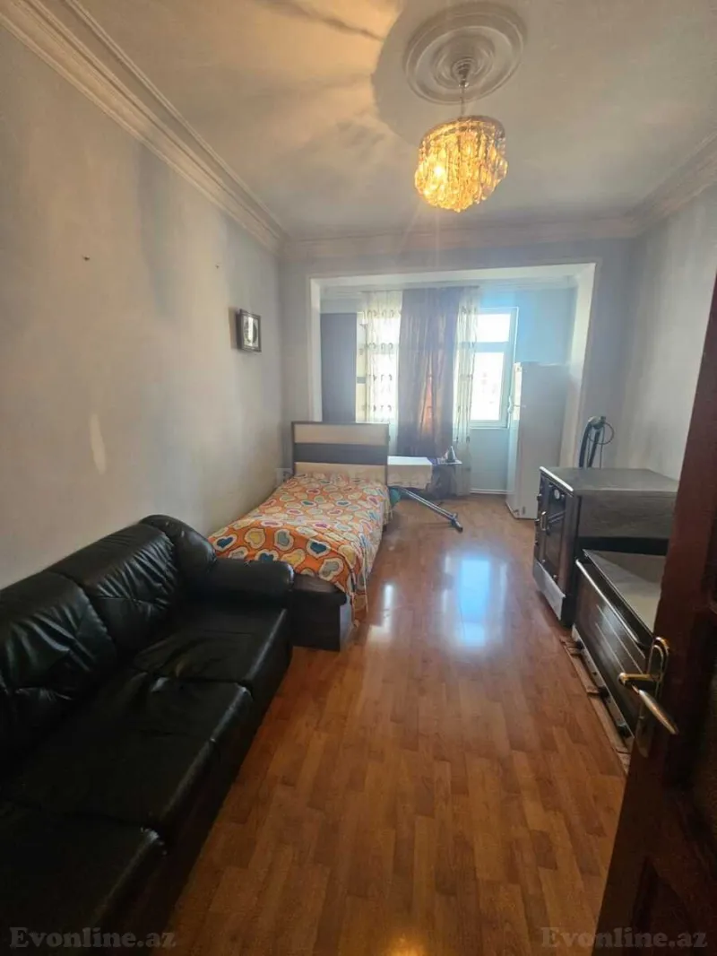 Satılır 5 otaqlı Mənzil Köhnə tikili 135 m² Azadlıq prospekti m. - şəkil 2