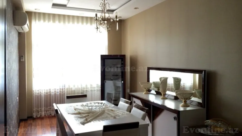 4 otaqlı Mənzil 125 m² 8 Noyabr m. Satılır