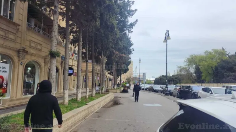 Satılır 2 otaqlı Mənzil Köhnə tikili 55 m² Gənclik m. - şəkil 3