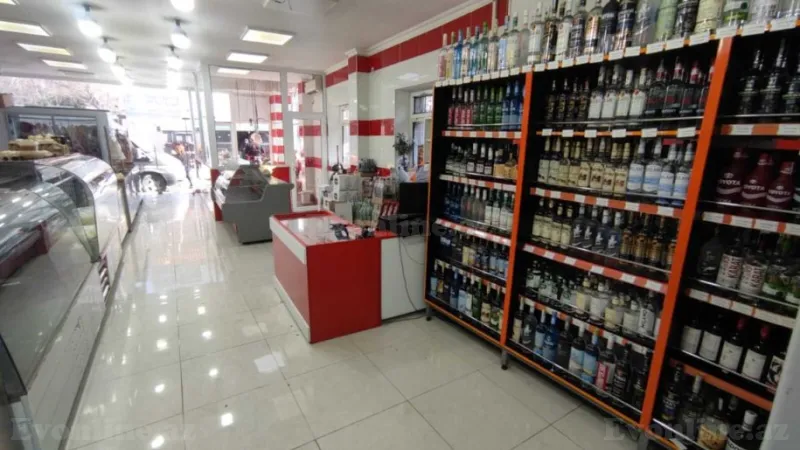 Obyekt 210 m² 8-ci mikrorayon Satılır
