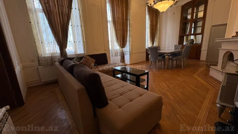 5 otaqlı Mənzil 136 m² Nizami m. Kirayə verilir