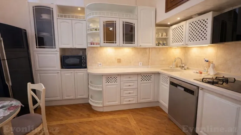 Kirayə verilir 5 otaqlı Mənzil Köhnə tikili 136 m² Nizami m. - şəkil 4