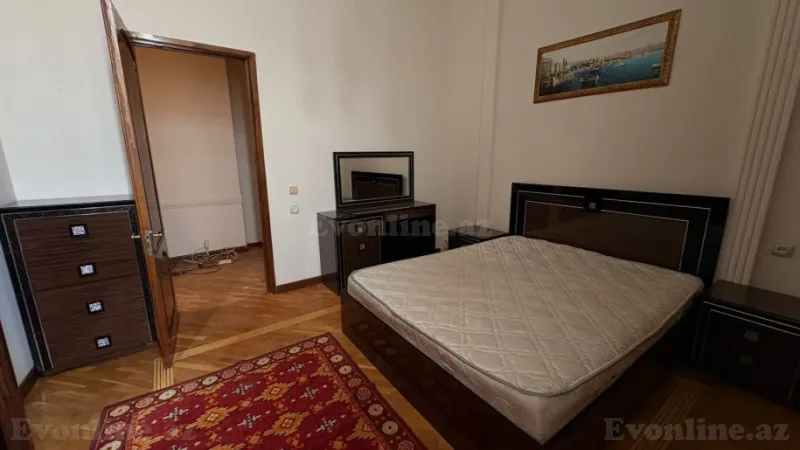Kirayə verilir 5 otaqlı Mənzil Köhnə tikili 136 m² Nizami m. - şəkil 9