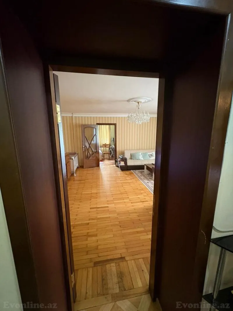 Satılır 5 otaqlı Mənzil Köhnə tikili 100 m² Qara Qarayev m.