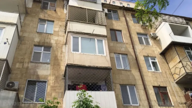 3 otaqlı Mənzil 50 m² Elmlər Akademiyası m. Satılır
