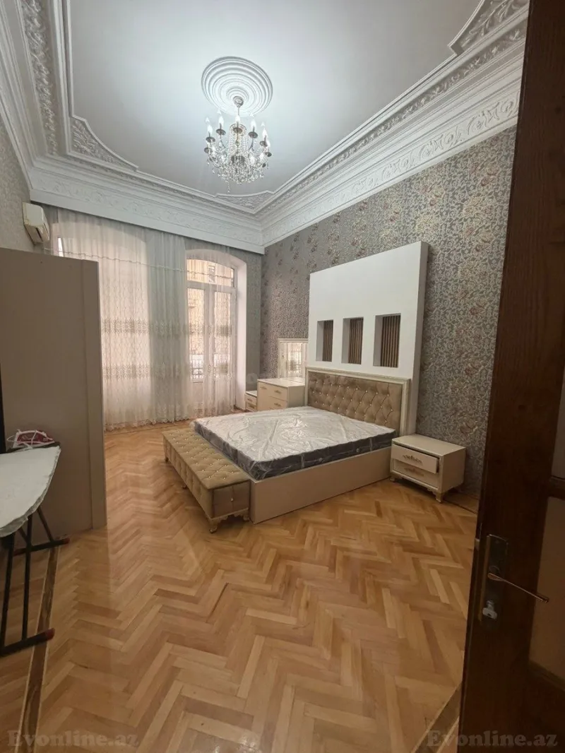 Kirayə verilir 3 otaqlı Mənzil Yeni tikili 150 m² Sahil m.