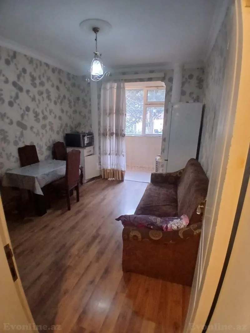 Satılır 2 otaqlı Mənzil Köhnə tikili 70 m² 8-ci mikrorayon - şəkil 3