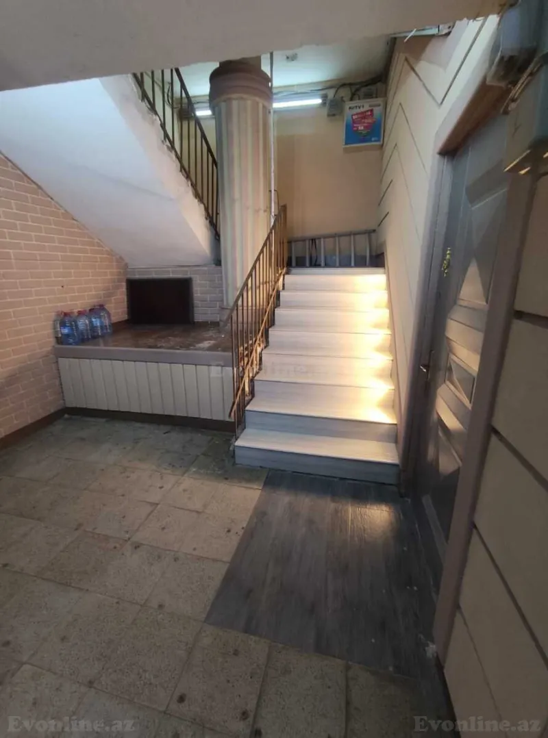 Satılır 2 otaqlı Mənzil Köhnə tikili 60 m² İnşaatçılar m. - şəkil 3