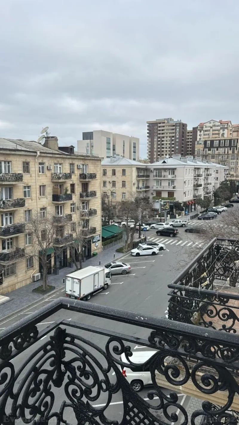 Kirayə verilir 2 otaqlı Mənzil Köhnə tikili 67 m² Xətai m.