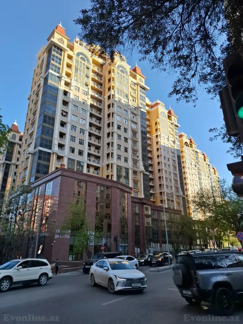 3 otaqlı Mənzil 105 m² 28 May m. Kirayə verilir