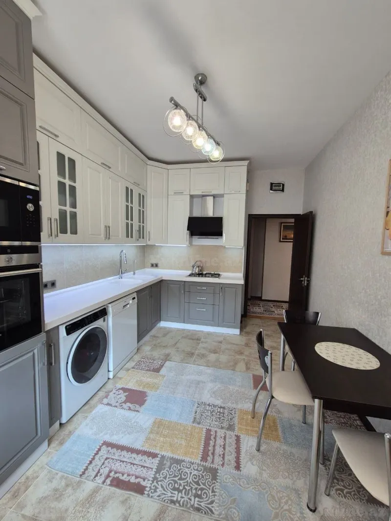Kirayə verilir 3 otaqlı Mənzil Yeni tikili 130 m² Xətai m. - şəkil 9
