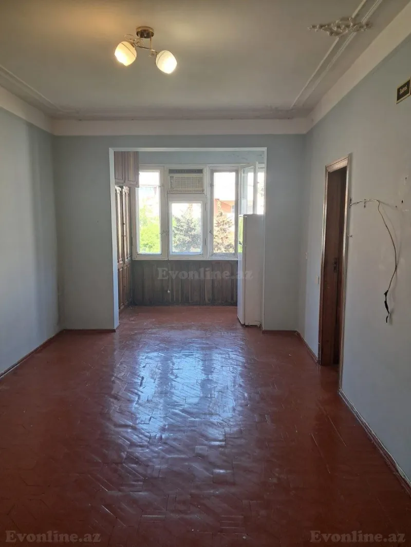Satılır 2 otaqlı Mənzil Köhnə tikili 45 m² 4-cü mikrorayon - şəkil 2