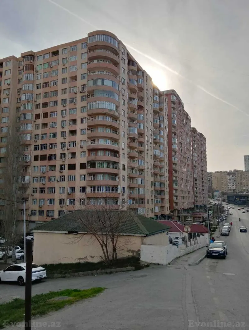 3 otaqlı Mənzil 66 m² İnşaatçılar m. Satılır