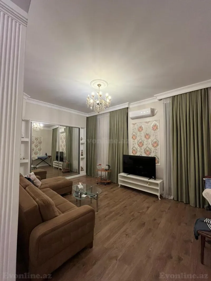 Satılır 6 otaqlı Mənzil Köhnə tikili 250 m² İçərişəhər m.