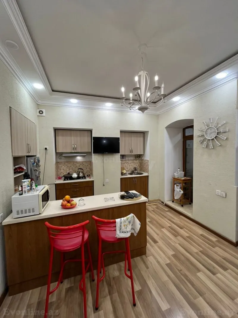 Satılır 6 otaqlı Mənzil Köhnə tikili 250 m² İçərişəhər m. - şəkil 4