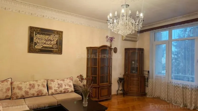 3 otaqlı Mənzil 120 m² İçərişəhər m. Kirayə verilir